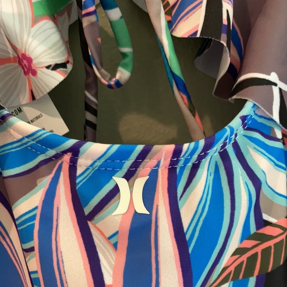NWT one piece Hurley floral cut out swimsuit SM/P - Picture 6 of 7